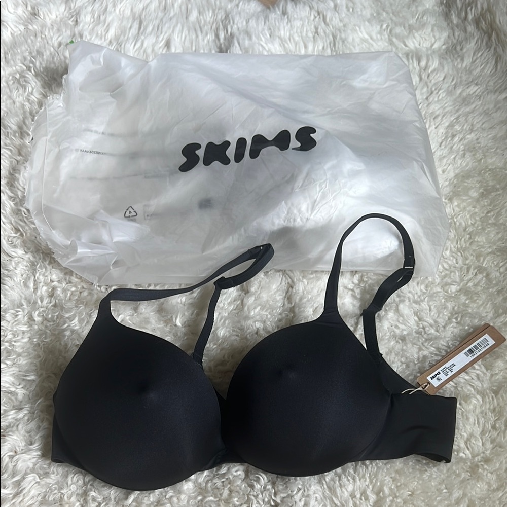 NWT - SKIMS Black Seamless Push Up Nipple T-Shirt Bra 34B